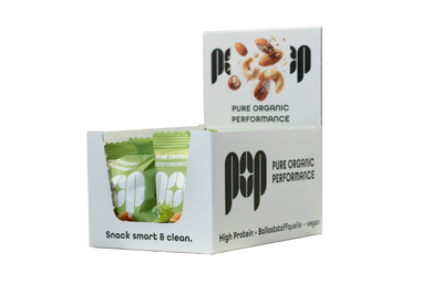 Tray mit 14 Mandel-Matcha Energballs